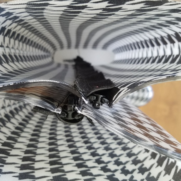 Boots - Picture 3 of 4